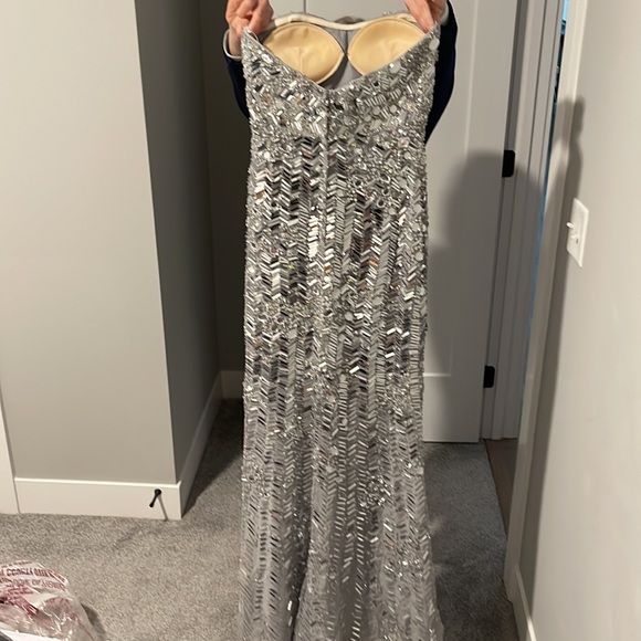 PROM DRESS - Picture 2 of 8